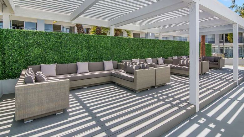 <b>Hourglass Hotel, Ascend Hotel Collection Pool</b>. Images powered by <a href="https://iceportal.shijigroup.com/" title="IcePortal" target="_blank">IcePortal</a>.
