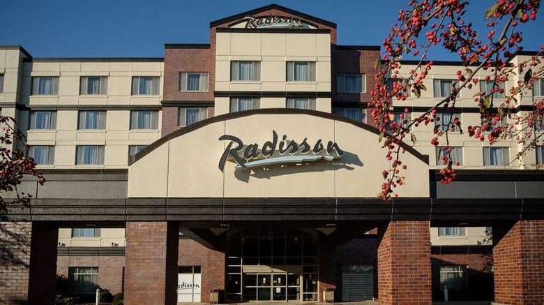 <b>Radisson on John Deere Commons Exterior</b>. Images powered by <a href="https://iceportal.shijigroup.com/" title="IcePortal" target="_blank">IcePortal</a>.