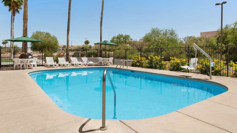 <b>Country Inn & Suites Tucson Airport Pool</b>. Images powered by <a href="https://iceportal.shijigroup.com/" title="IcePortal" target="_blank">IcePortal</a>.
