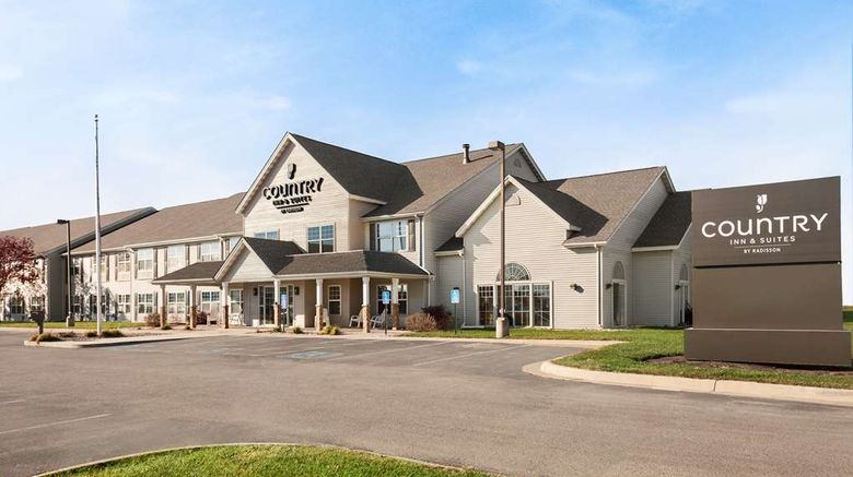 Country Inn  and  Suites Fort Dodge Exterior. Images powered by <a href="https://iceportal.shijigroup.com" target="_blank" rel="noopener">Ice Portal</a>.