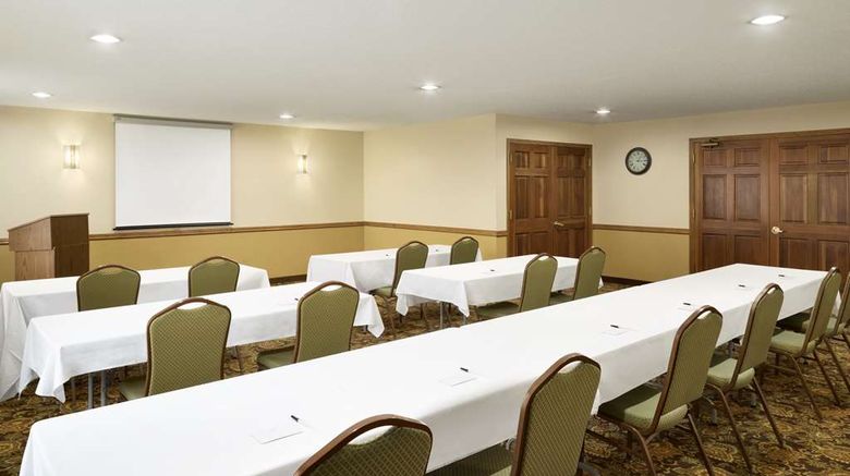 <b>Country Inn & Suites Grinnell Meeting</b>. Images powered by <a href="https://iceportal.shijigroup.com/" title="IcePortal" target="_blank">IcePortal</a>.