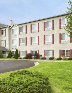 Country Inn & Suites Grand Rapids Airport