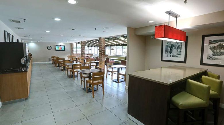 <b>Country Inn & Suites Charlotte I-85 Airport Restaurant</b>. Images powered by <a href="https://iceportal.shijigroup.com/" title="IcePortal" target="_blank">IcePortal</a>.