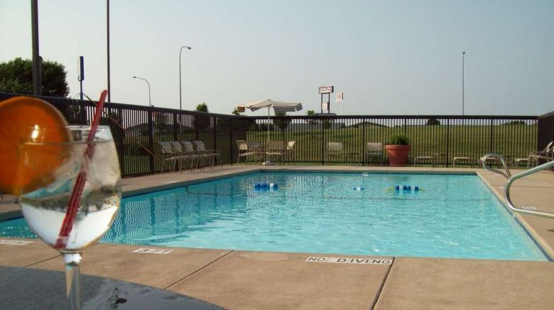 <b>Country Inn & Suites Lincoln Airport Pool</b>. Images powered by <a href="https://iceportal.shijigroup.com/" title="IcePortal" target="_blank">IcePortal</a>.