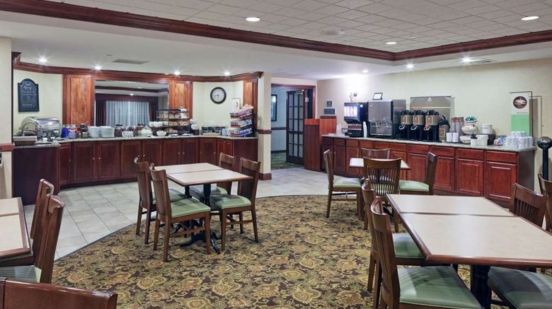 <b>Country Inn & Suites Milwaukee West Restaurant</b>. Images powered by <a href="https://iceportal.shijigroup.com/" title="IcePortal" target="_blank">IcePortal</a>.