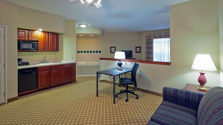 <b>Country Inn & Suites Milwaukee West Suite</b>. Images powered by <a href="https://iceportal.shijigroup.com/" title="IcePortal" target="_blank">IcePortal</a>.