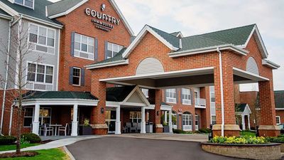 Country Inn & Suites Milwaukee West