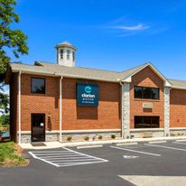Clarion Pointe On The Lake Clarksville