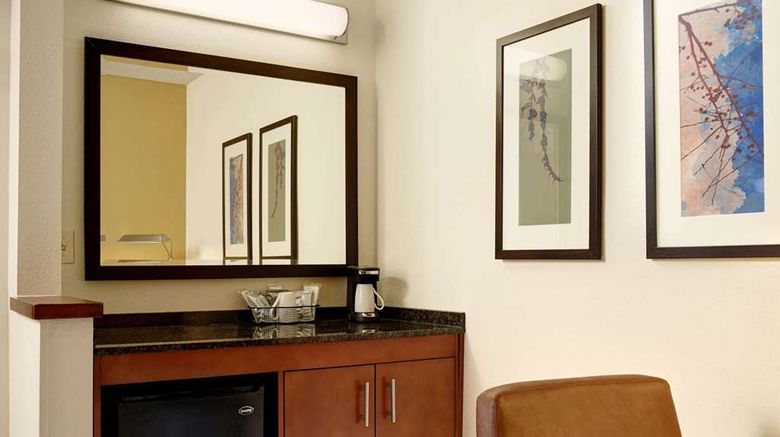 <b>Sonesta Select Tucson Airport Room</b>. Images powered by <a href="https://iceportal.shijigroup.com/" title="IcePortal" target="_blank">IcePortal</a>.