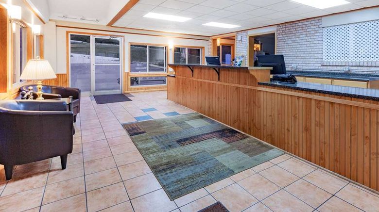<b>Days Inn & Suites by Wyndham St Ignace Lobby</b>. Images powered by <a href="https://iceportal.shijigroup.com/" title="IcePortal" target="_blank">IcePortal</a>.