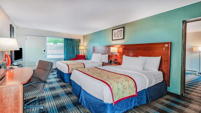 <b>Days Inn & Suites by Wyndham St Ignace Suite</b>. Images powered by <a href="https://iceportal.shijigroup.com/" title="IcePortal" target="_blank">IcePortal</a>.