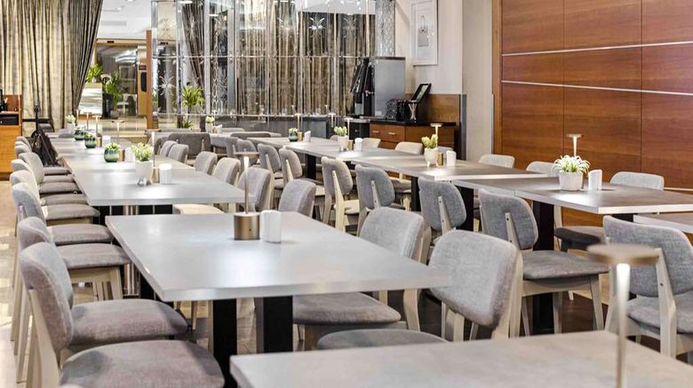 <b>DoubleTree by Hilton London Kensington Restaurant</b>. Images powered by <a href="https://iceportal.shijigroup.com/" title="IcePortal" target="_blank">IcePortal</a>.