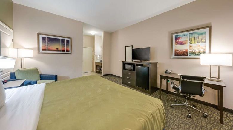 <b>Quality Inn & Suites Room</b>. Images powered by <a href="https://iceportal.shijigroup.com/" title="IcePortal" target="_blank">IcePortal</a>.
