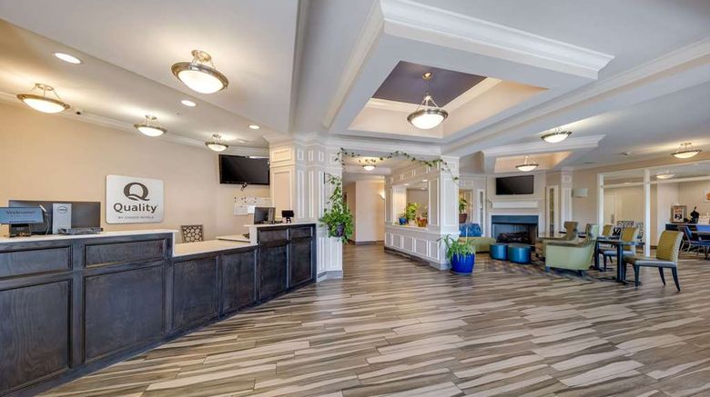 <b>Quality Inn & Suites Lobby</b>. Images powered by <a href="https://iceportal.shijigroup.com/" title="IcePortal" target="_blank">IcePortal</a>.