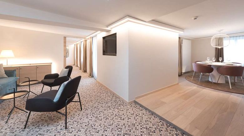 <b>Hotel Savoy Bern Suite</b>. Images powered by <a href="https://iceportal.shijigroup.com/" title="IcePortal" target="_blank">IcePortal</a>.