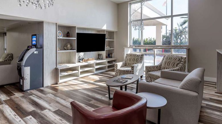 <b>Clarion Pointe Lobby</b>. Images powered by <a href="https://iceportal.shijigroup.com/" title="IcePortal" target="_blank">IcePortal</a>.