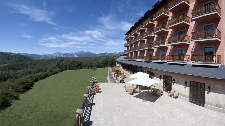 <b>Parador de Cervera de Pisuerga Exterior</b>. Images powered by <a href="https://iceportal.shijigroup.com/" title="IcePortal" target="_blank">IcePortal</a>.