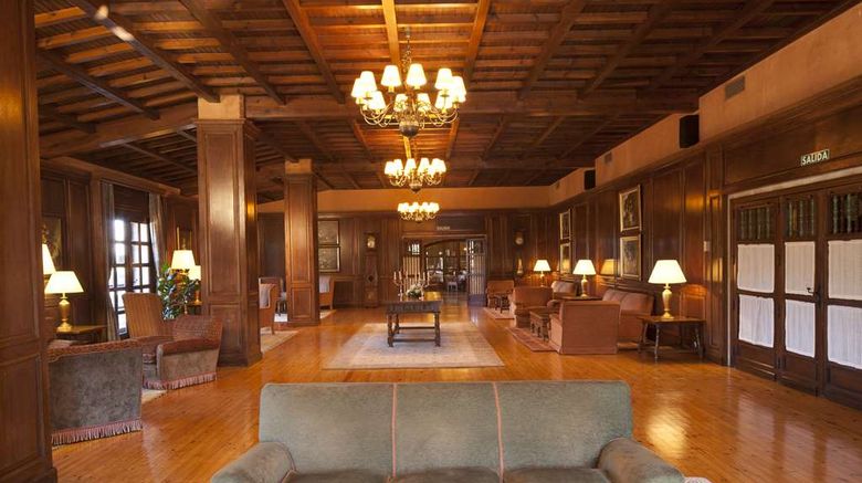 <b>Parador de Cervera de Pisuerga Lobby</b>. Images powered by <a href="https://iceportal.shijigroup.com/" title="IcePortal" target="_blank">IcePortal</a>.