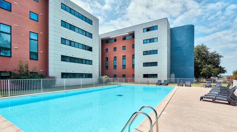 <b>Zenitude Bordeaux Airport Residence Pool</b>. Images powered by <a href="https://iceportal.shijigroup.com/" title="IcePortal" target="_blank">IcePortal</a>.