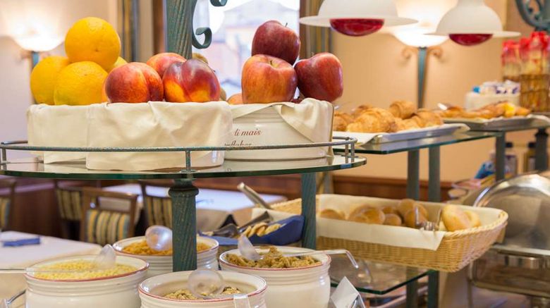 <b>Hotel San Donato Restaurant</b>. Images powered by <a href="https://iceportal.shijigroup.com/" title="IcePortal" target="_blank">IcePortal</a>.