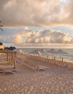Wyndham Grand Cancun Resort & Villas