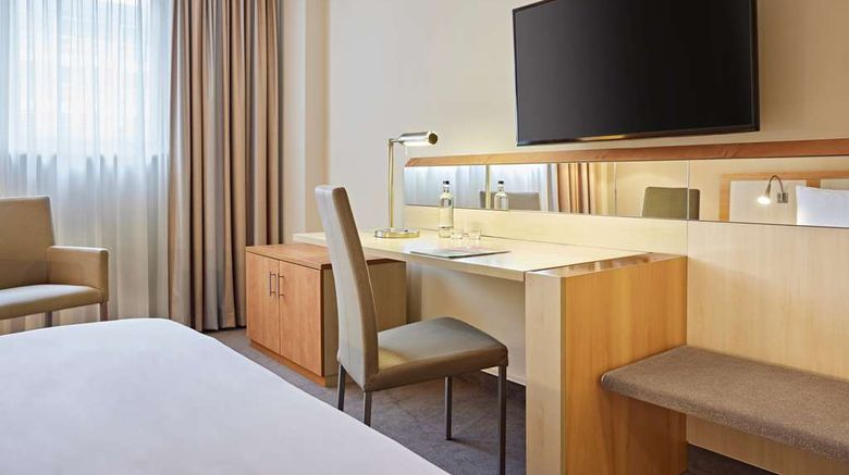 <b>Lindner Hotel Dom Residence Room</b>. Images powered by <a href="https://iceportal.shijigroup.com/" title="IcePortal" target="_blank">IcePortal</a>.