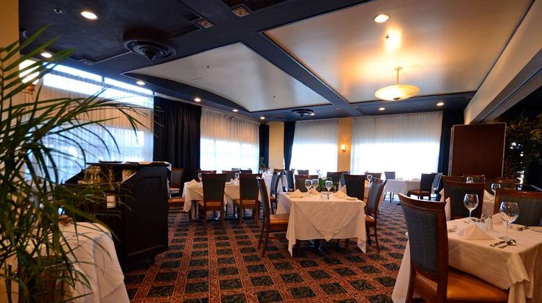 <b>Armon Plaza Montreal Arpt-Trademark Coll Restaurant</b>. Images powered by <a href="https://iceportal.shijigroup.com/" title="IcePortal" target="_blank">IcePortal</a>.