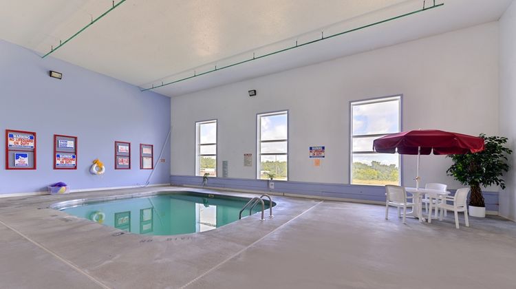 Americas Best Value Inn and Suites Pool