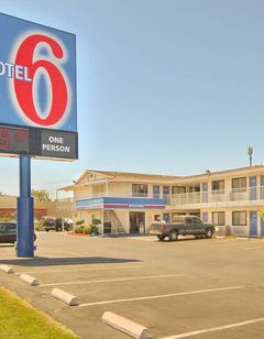 Motel 6 Fresno Blackstone North
