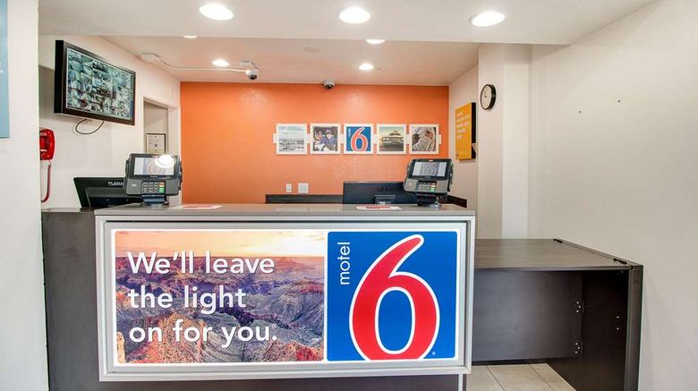 <b>Motel 6 Phoenix East Lobby</b>. Images powered by <a href="https://iceportal.shijigroup.com/" title="IcePortal" target="_blank">IcePortal</a>.