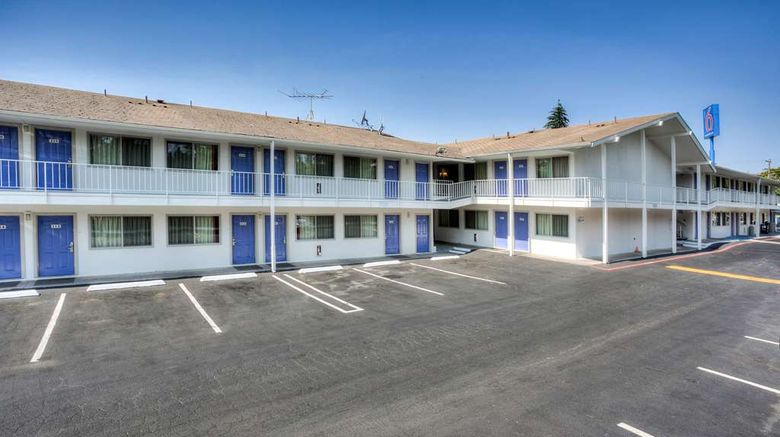Motel 6 Portland South Exterior. Images powered by <a href="https://iceportal.shijigroup.com" target="_blank" rel="noopener">Ice Portal</a>.