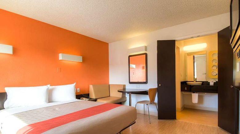 <b>Motel 6 Tropicana Room</b>. Images powered by <a href="https://iceportal.shijigroup.com/" title="IcePortal" target="_blank">IcePortal</a>.