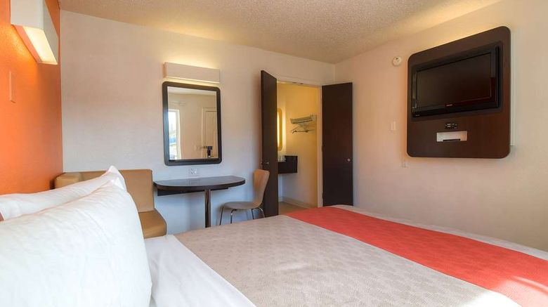 <b>Motel 6 Tropicana Room</b>. Images powered by <a href="https://iceportal.shijigroup.com/" title="IcePortal" target="_blank">IcePortal</a>.