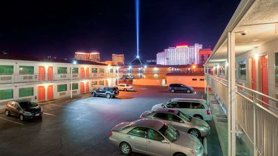 Motel 6 Tropicana