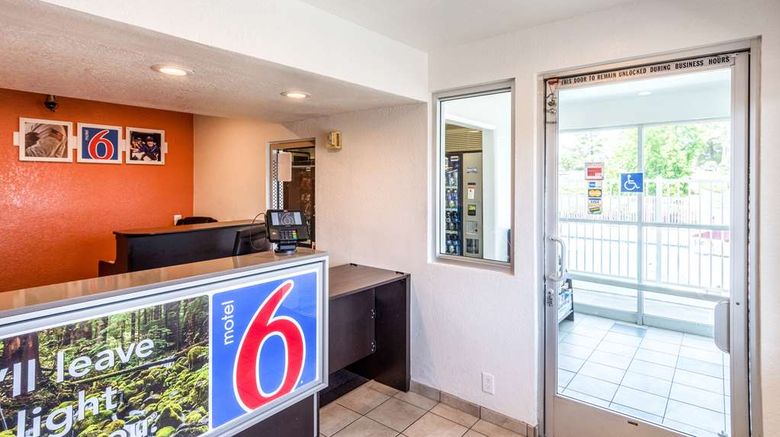 <b>Motel 6 Redding Central Lobby</b>. Images powered by <a href="https://iceportal.shijigroup.com/" title="IcePortal" target="_blank">IcePortal</a>.