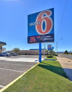Motel 6 Douglas
