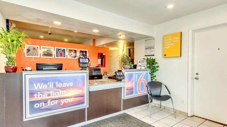 <b>Motel 6 Venice Lobby</b>. Images powered by <a href="https://iceportal.shijigroup.com/" title="IcePortal" target="_blank">IcePortal</a>.
