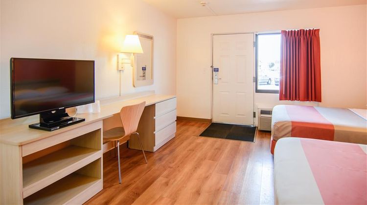 Motel 6 Leominster Room
