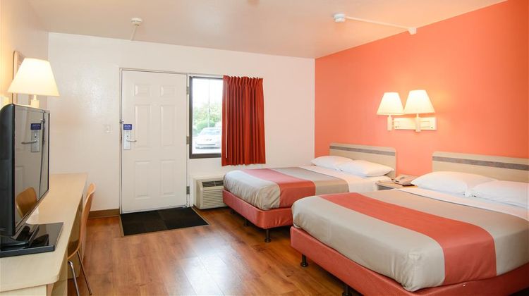 Motel 6 Leominster Room