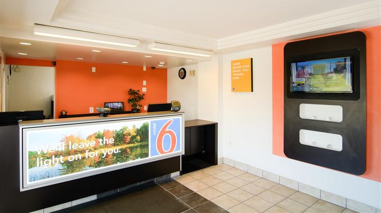 Motel 6 Leominster Lobby
