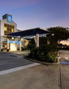 Motel 6 Orlando International Dr