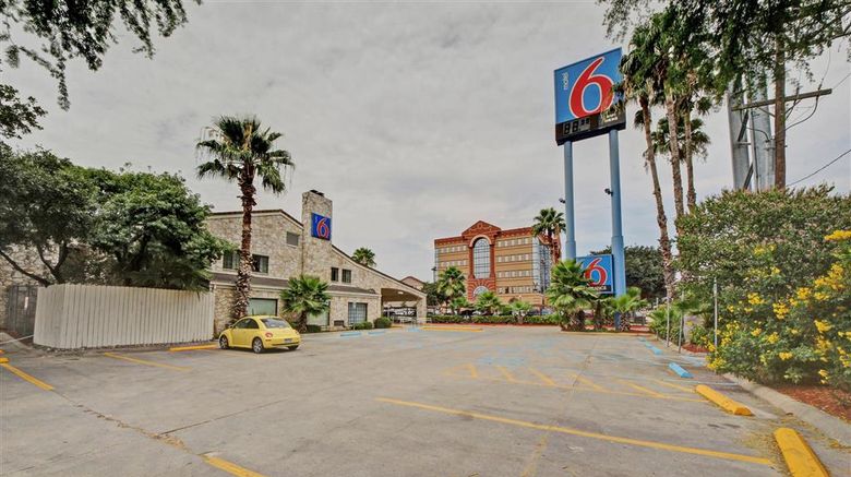 Motel 6 San Antonio Downtown Exterior. Images powered by <a href="https://iceportal.shijigroup.com" target="_blank" rel="noopener">Ice Portal</a>.