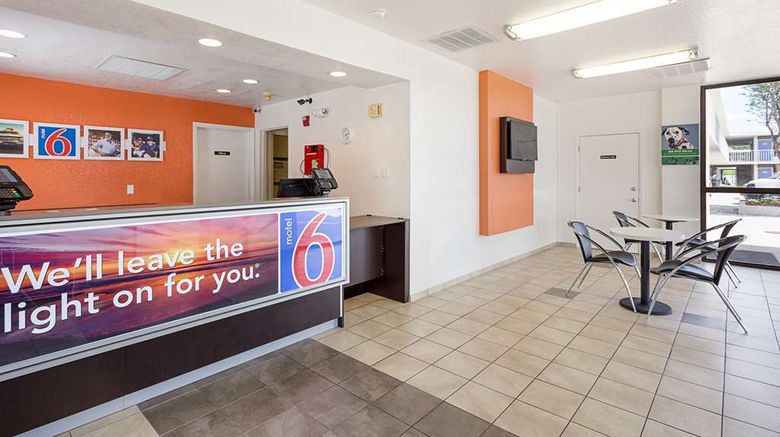 <b>Motel 6 Baton Rouge Southeast Lobby</b>. Images powered by <a href="https://iceportal.shijigroup.com/" title="IcePortal" target="_blank">IcePortal</a>.