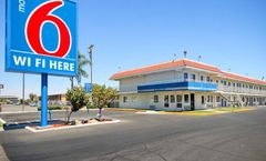 Motel 6 Fresno Blackstone