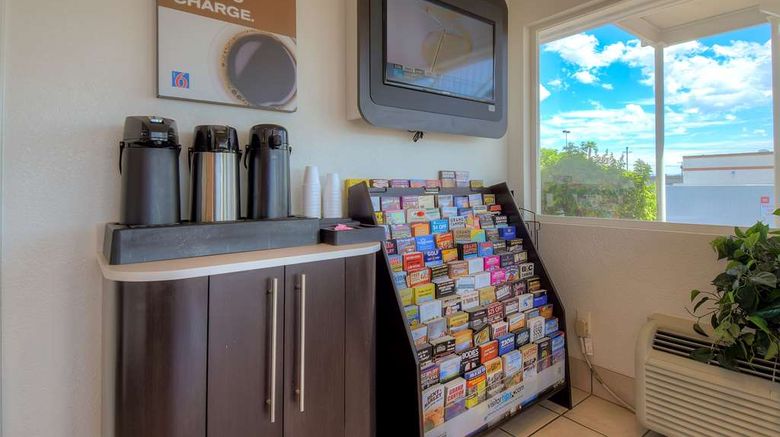 <b>Motel 6 Las Vegas Lobby</b>. Images powered by <a href="https://iceportal.shijigroup.com/" title="IcePortal" target="_blank">IcePortal</a>.