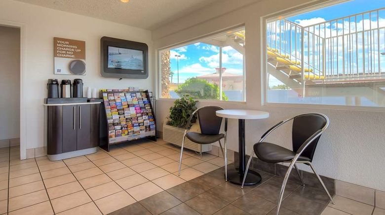 <b>Motel 6 Las Vegas Lobby</b>. Images powered by <a href="https://iceportal.shijigroup.com/" title="IcePortal" target="_blank">IcePortal</a>.