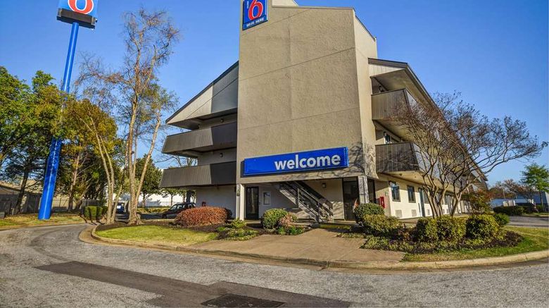 Motel 6 Memphis Downtown Exterior. Images powered by <a href="https://iceportal.shijigroup.com" target="_blank" rel="noopener">Ice Portal</a>.