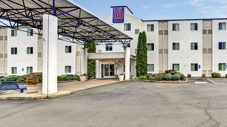 Motel 6 Roseburg Exterior. Images powered by <a href="https://iceportal.shijigroup.com" target="_blank" rel="noopener">Ice Portal</a>.