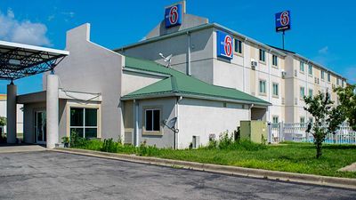 Motel 6 Seymour North