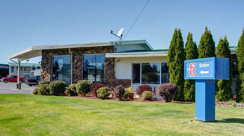 Motel 6 Bend Oregon Exterior. Images powered by <a href="https://iceportal.shijigroup.com" target="_blank" rel="noopener">Ice Portal</a>.